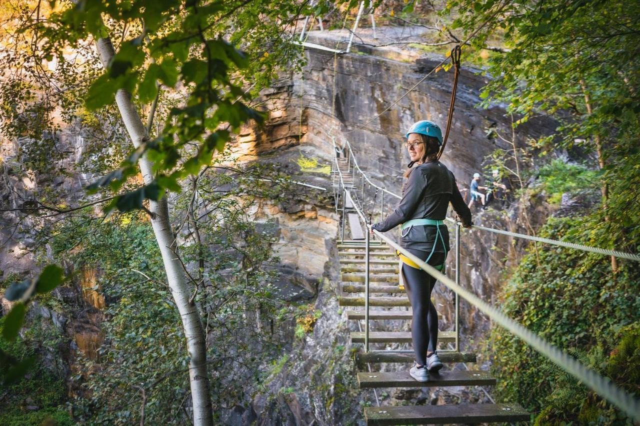 Gite De La Tour - Dinant Evasion Экстерьер фото